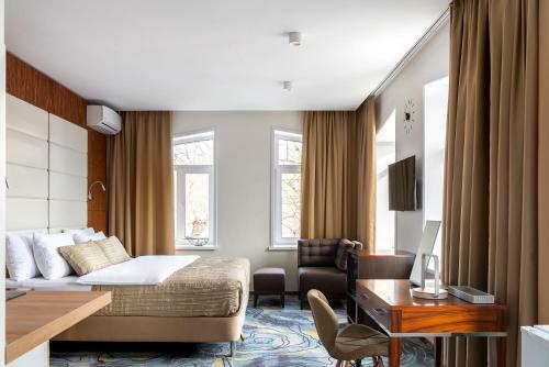 V Hotel&rooftop Lounge