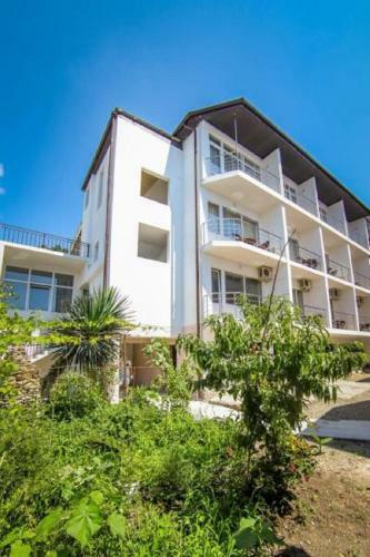 Hostal Elleon Guest House