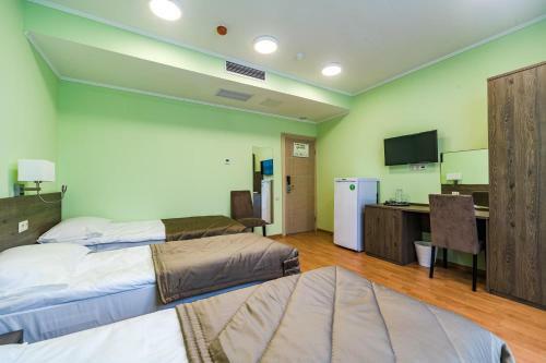Hotel ???-?????