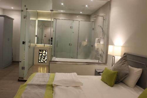 Apartamento Sixty Three Hotel Suites
