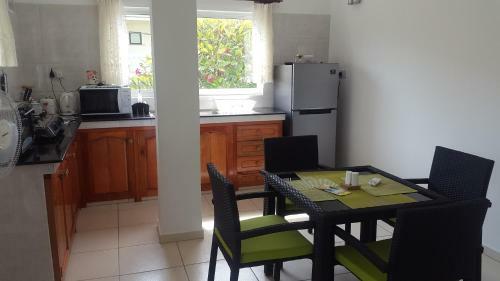 Hostal Chez Payet Airport Guesthouse