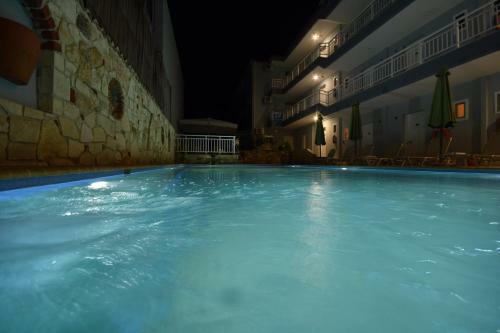 Kiwi Hotel
