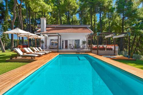 The White Villa At Sani