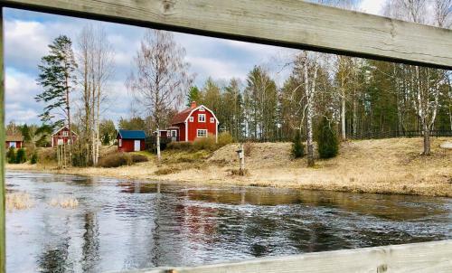 Lodge Cosy River House