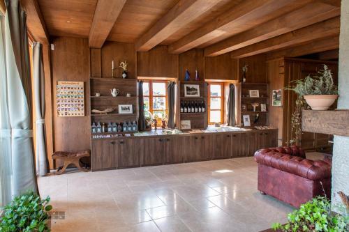Hotel Vinica Castle
