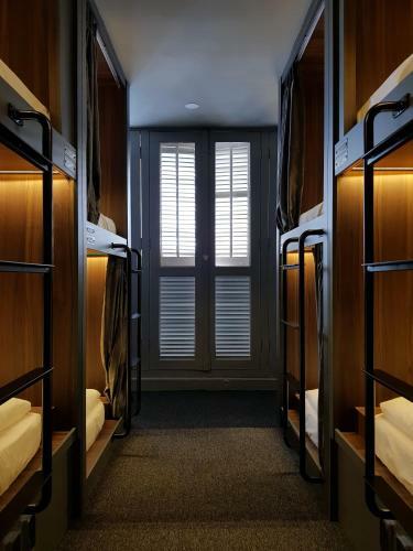Wink Capsule Hostel @ Downtown (Sg Clean)