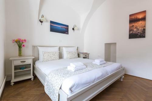 Barbo Palace Apartments And Rooms
