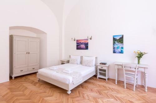 Barbo Palace Apartments And Rooms