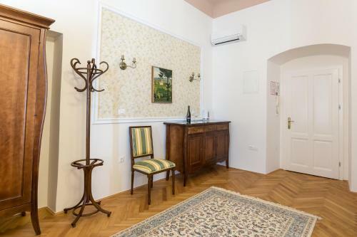 Barbo Palace Apartments And Rooms
