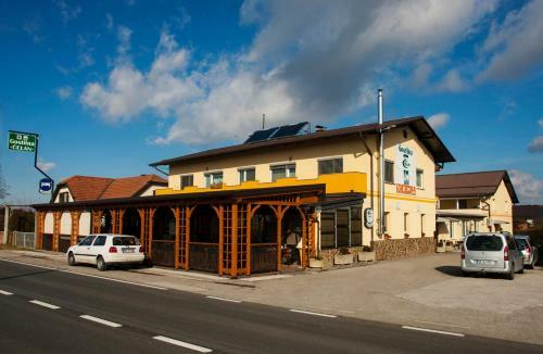 Hostal Guest House ?elan