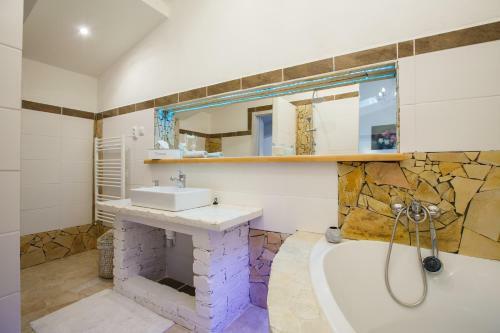 Hostal Penzi�n A Re?taur�cia Artin