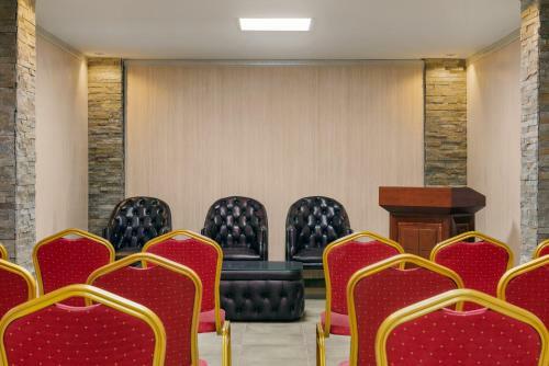 Days Hotel & Suites By Wyndham Dakar