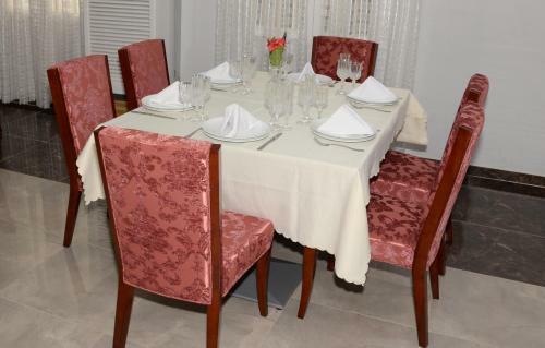 Hotel Ambassadors Annexe