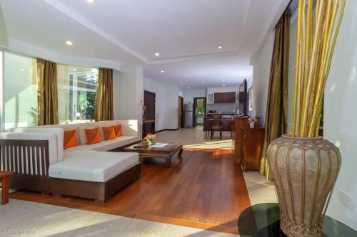 Karon View Serviced Apartment