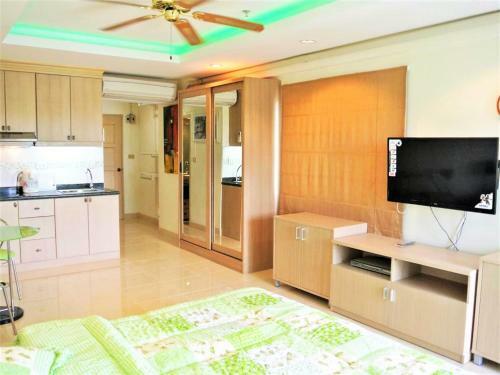 Jomtien Beach Condominium S2 Modern Beach Front Studio Apartment