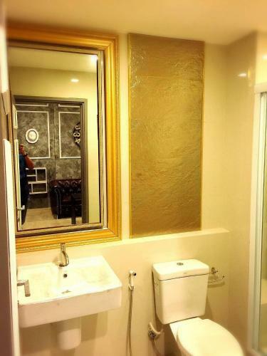 Hotel The Base Condo Pattaya By Poupae