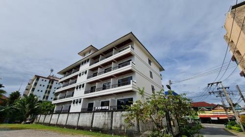 Hotel Pimprapai Place
