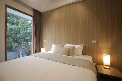 Four O'clock Hotel