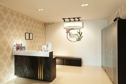 B Hotel