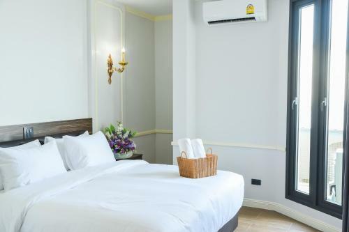 The Maceo Hotel