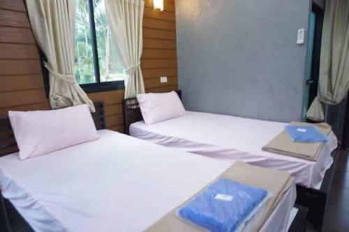 Hostal Baan Rim Nam Resort