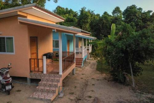 Ban Tonkatin Resort