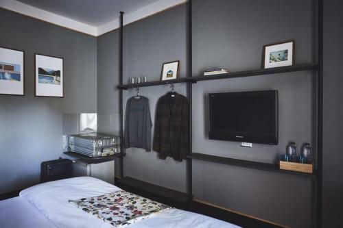 Josh Hotel