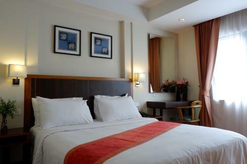 Hotel Dynasty Inn