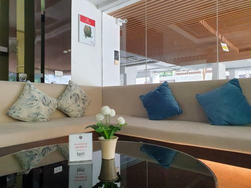Aparthotel Ten Ekamai Suites By Aspira