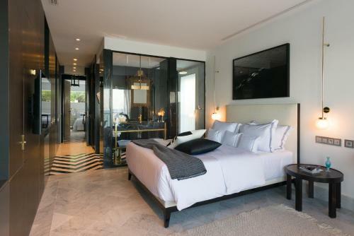 Hostal Maison Dedine