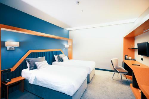 Roof 264 Hotel & Suites