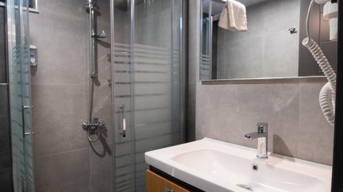 Opera Suites Apart Hotel