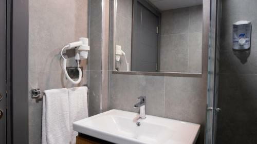 Opera Suites Apart Hotel