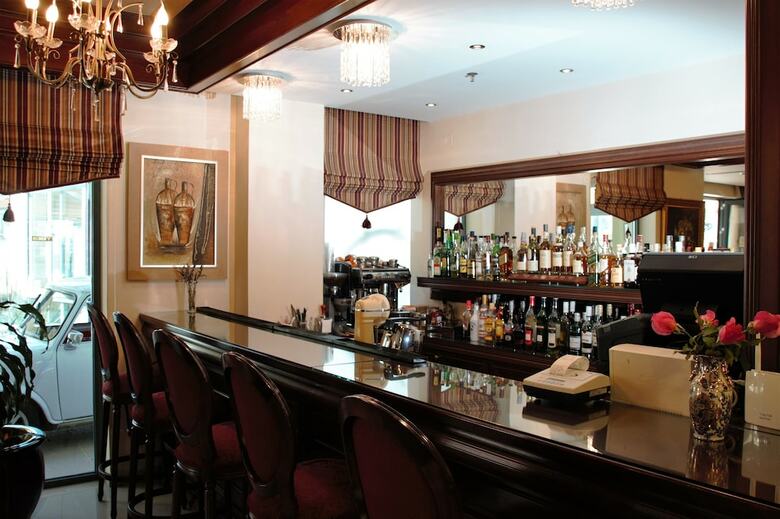 Alexander Hotel Gerakari