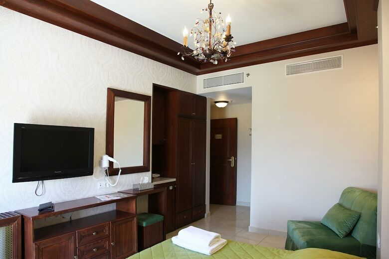 Alexander Hotel Gerakari