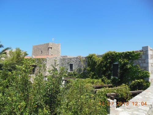 Hotel Tsitsiris Castle