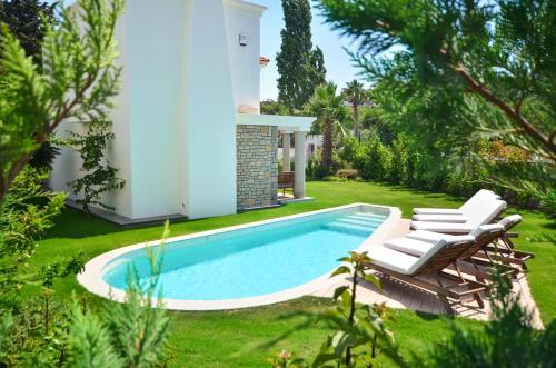 Bitez Villa Sleeps 8 Pool Air Con Wifi
