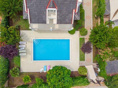 Crown 2 Villa