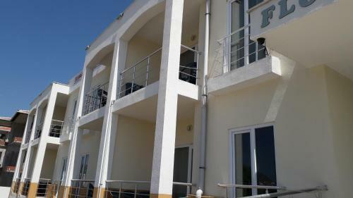 Flora Apart Hotel