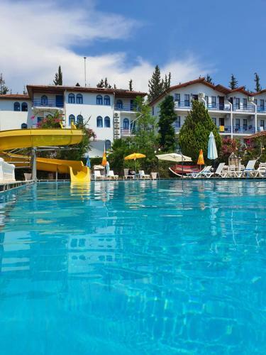 Silver Pine Hotel