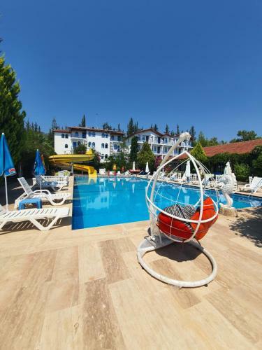 Silver Pine Hotel