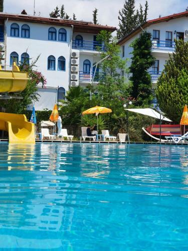 Silver Pine Hotel