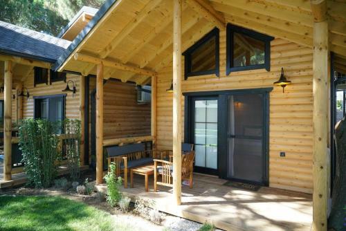 Bed & Breakfast Pino Mar Luxury Bungalows