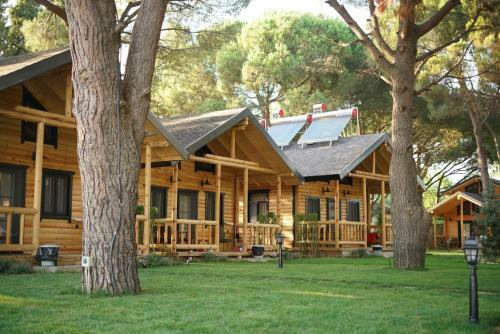 Bed & Breakfast Pino Mar Luxury Bungalows
