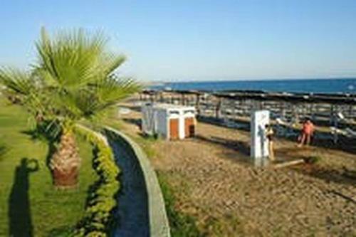Cosy Villa With Communal Pool, Rooftop Suntrap Area
