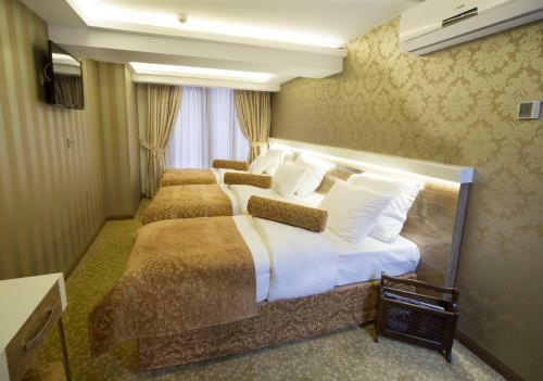 Golden Rain Hotel Old City