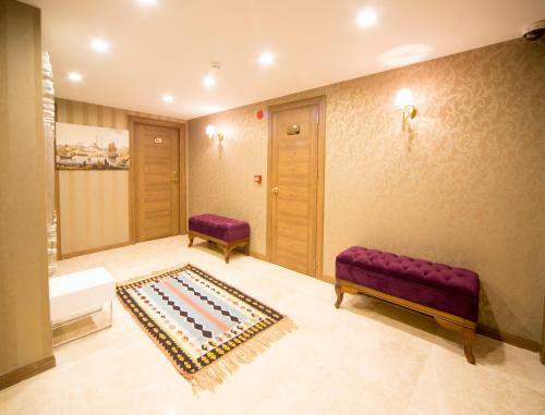 Golden Rain Hotel Old City