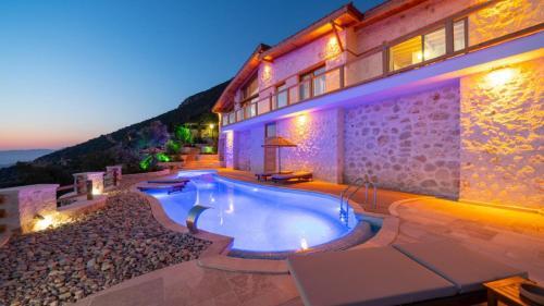 Kalkan Villa Sleeps 6 With Pool And Air Con
