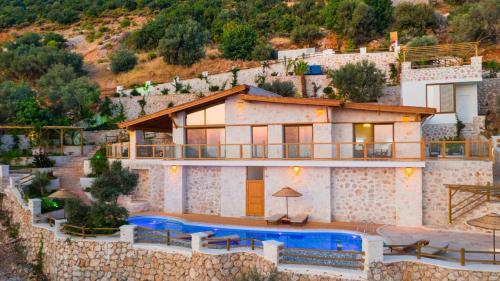 Kalkan Villa Sleeps 6 With Pool And Air Con