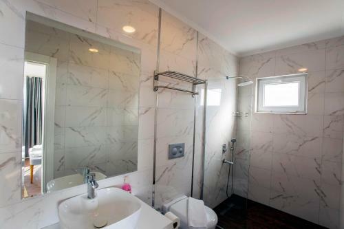 Kalkan Villa Sleeps 6 With Pool And Air Con